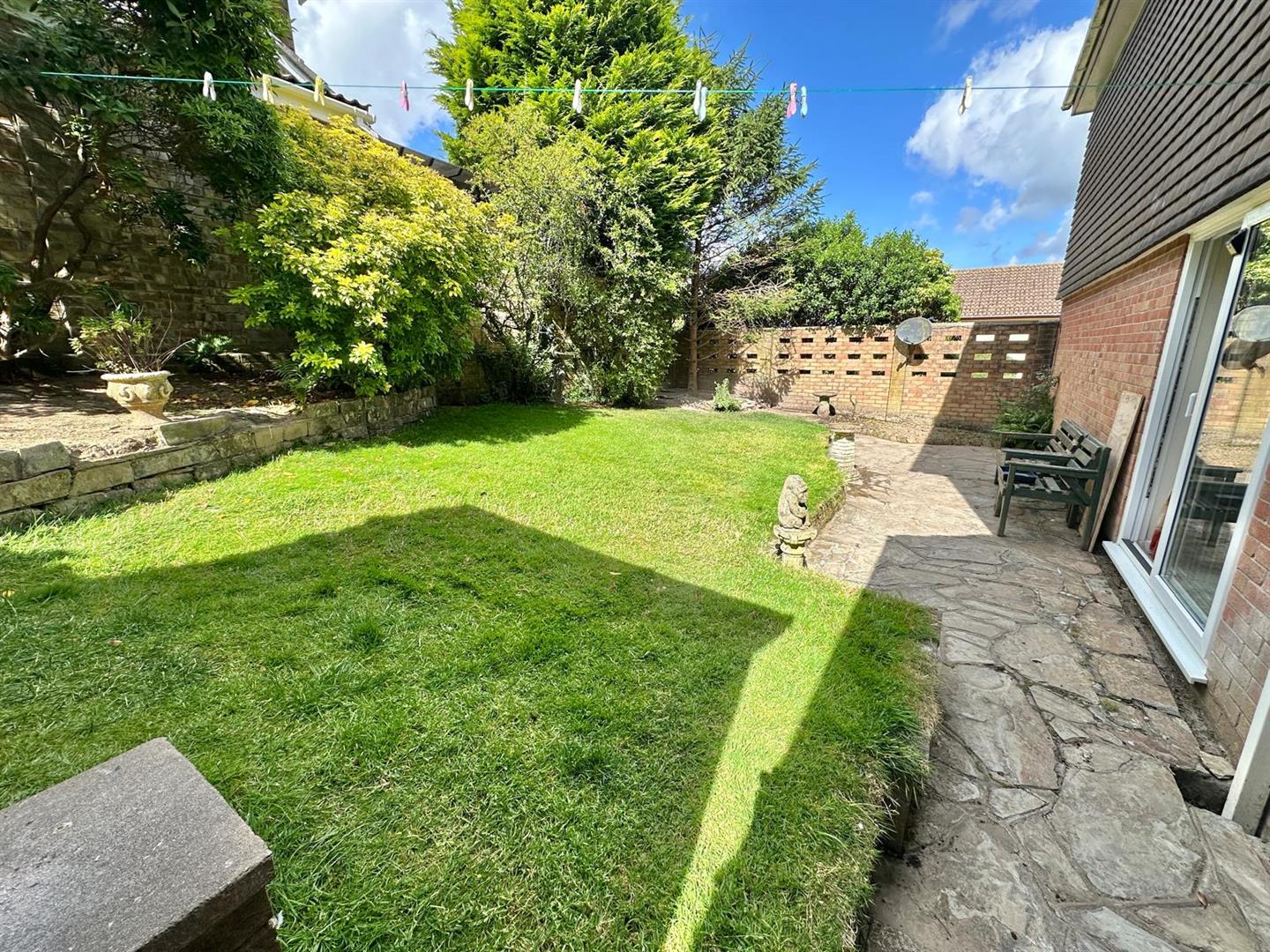 3 bed property in Epworth Close, Truro